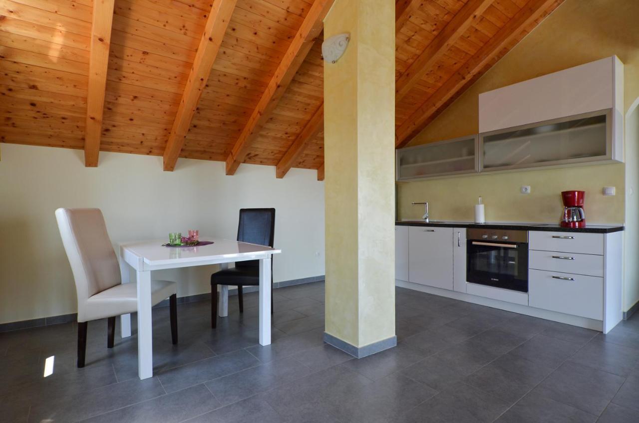 Holiday Home Nevera Каштела Екстер'єр фото