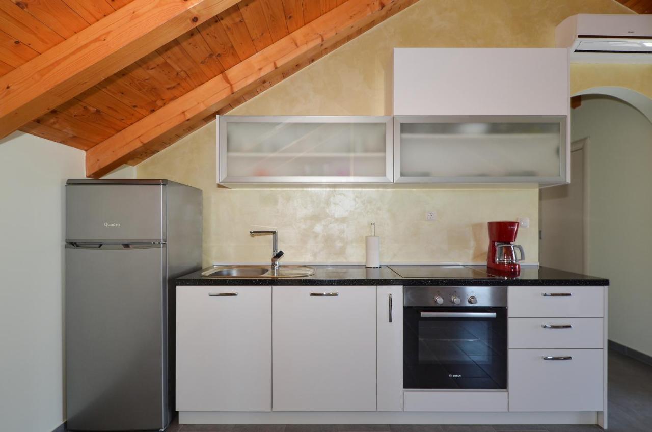 Holiday Home Nevera Каштела Екстер'єр фото