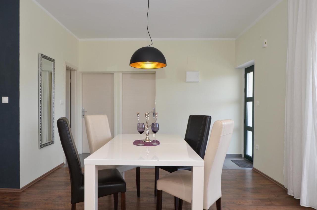 Holiday Home Nevera Каштела Екстер'єр фото